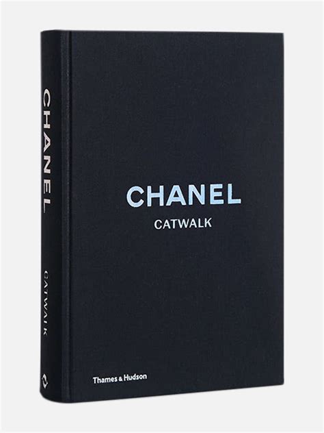 chanel catwalk kitap|Chanel Catwalk (Catwalk) .